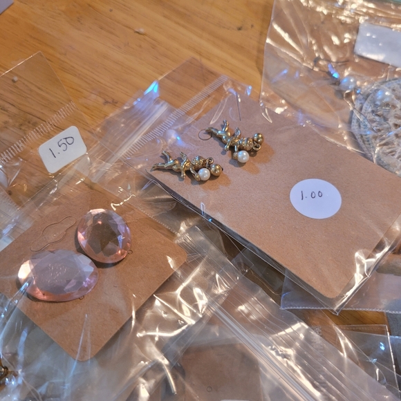 Earings - Picture 10 of 13